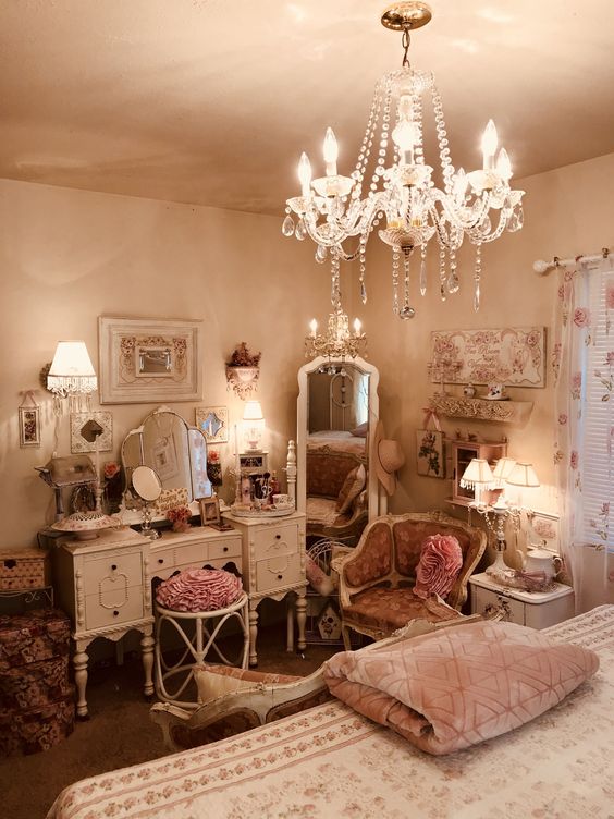 Shabby chic Ideas, Shabby Chic furniture, Mirror in Home Decor