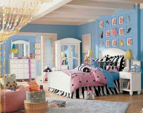 Huge Teen Girl's Bedroom