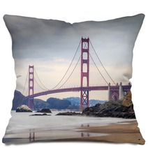 A View Of The Golden Gate Bridge Pillows 120921502