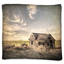 Abandoned Homestead On Prairie Blankets 97199189