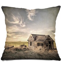 Abandoned Homestead On Prairie Pillows 97199189