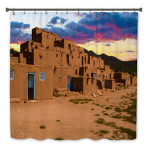 Adobe Houses In The Pueblo Of Taos, New Mexico, USA. Bath Decor 68300979