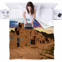 Adobe Houses In The Pueblo Of Taos, New Mexico, USA. Blankets 68300979