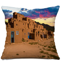 Adobe Houses In The Pueblo Of Taos, New Mexico, USA. Pillows 68300979
