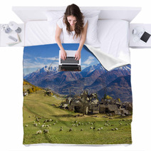 Allevamento Di Pecore In Montagna Blankets 100333270