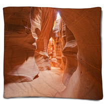 Antelope Canyon View With Light Rays Blankets 66395934