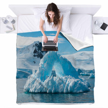 Arch Shaped Iceberg Antarctica Blankets 60711821
