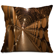 Barriles De Vino En La Bodega Pillows 41368695