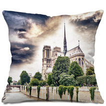 Beautiful Sky Over Notre Dame, Paris Pillows 67295208