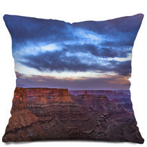 Beautiful Sunset Near The Marlboro Point Canyonlands Utah Pillows 66049504
