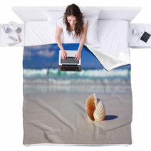 Beautiful Tropical Shell On The Beach Vacation Blankets 64864984