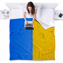 Blue And Yellow Cracked Wall Blankets 119923386