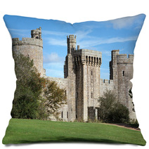 Bodiam Castle And Surrounding Green Park Pillows 61347407