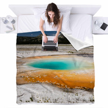 Bright Blue Hot Spring In Yellowstone Blankets 73116241