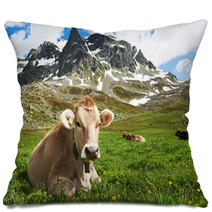 Brown Cow On Green Grass Pasture Pillows 55277338