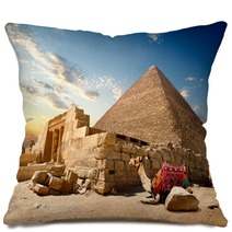 Camel Near Ruins Pillows 94343154