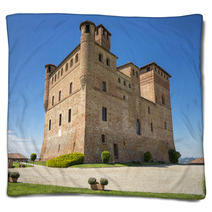 Castello Di Grinzane Blankets 65084653