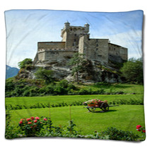 Castello Di Saint Pierre - Valle D'Aosta Blankets 55065064