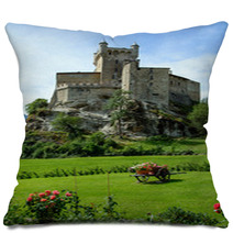 Castello Di Saint Pierre - Valle D'Aosta Pillows 55065064
