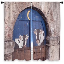 Cattleshed Painted Door In Santo Stefano Di Sessanio Window Curtains 44515027