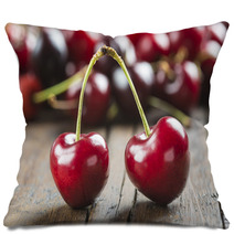 Cerezas, Alimentación Saludable Con Fruta Fresca De Temporada Pillows 66070916