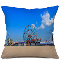 Coney Island, Brooklyn, New York Pillows 55601183