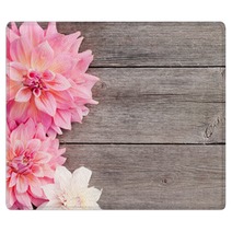 Dahlia On Wooden Background Rugs 62405003
