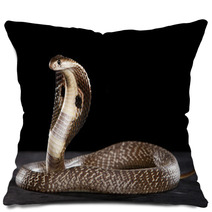 Deadly Cobra On Table.. What A Beauty Pillows 63143733