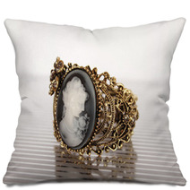Decorating Bracelet Pillows 63242108