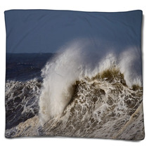 Detailed Big Wave Blankets 52199287