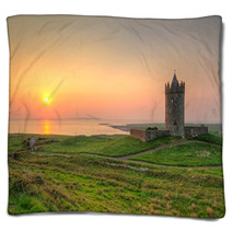 Doonagore Castle At Sunset - Ireland Blankets 31971180