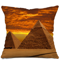 Dramatic Pyramids Pillows 461254