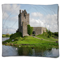 Dunguaire Castle, Kinvara Bay, Galway, Ireland Blankets 14798272
