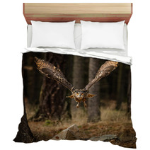 Eagle Owl Swoops In Low Hunting Bedding 123999801