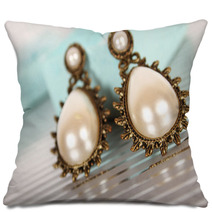 Earrings With Pearls Pillows 56882359