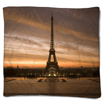 Eiffel At Dawn Blankets 1865769