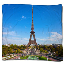 Eiffel Tower In Paris Blankets 60577422