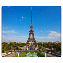 Eiffel Tower In Paris Rugs 60577422