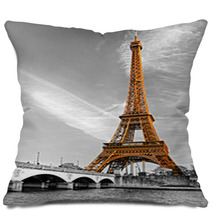 Eiffel Tower, Paris. Pillows 49413627
