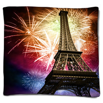 Eiffel With Fireworks Blankets 27777432