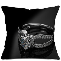 Engagement diamond ring Pillows 48776076