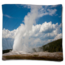 Erupting Old Faithful At Yellowstone National Park Blankets 69024228