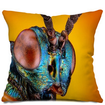 Extreme Sharp And Detailed View Of Small Metallic Wasp Pillows 62909452