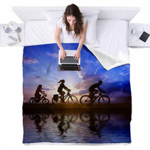 Family On Bicycle Blankets 23941011