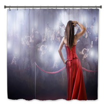 Famous Woman Posing In Front Of Paparazzi Bath Decor 21130803