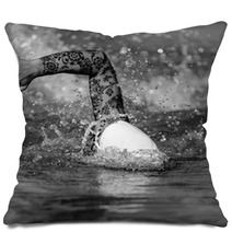 Female Front Crawl Swimmer With Tattoos Pillows 135269531