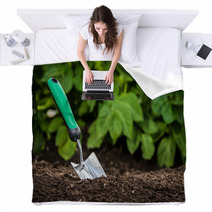 Gardening Shovel In The Soil Blankets 66899751