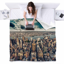 Gorgeous Summer Sunset Over Manhattan Skyscrapers - New York Cit Blankets 55555185