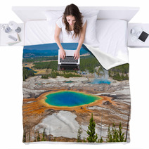 Grand Prismatic Spring In Yellowstone National Park Blankets 51528309