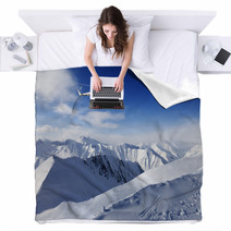 Heliski In Snowy Mountains Blankets 46121122